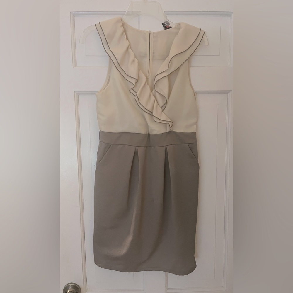 Sleeveless dress